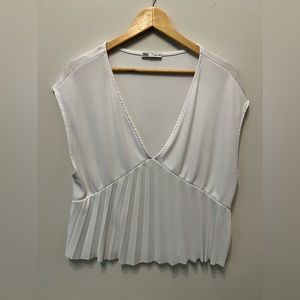 Zara white sleeveless flowy v-neck top in size L